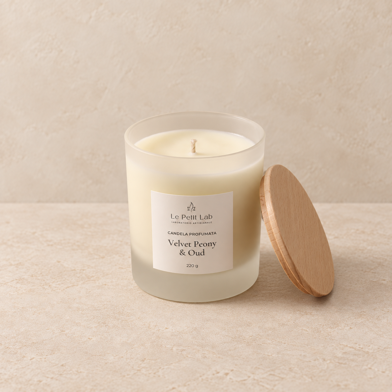 Candela profumata 220 g VELVET PEONY & OUD