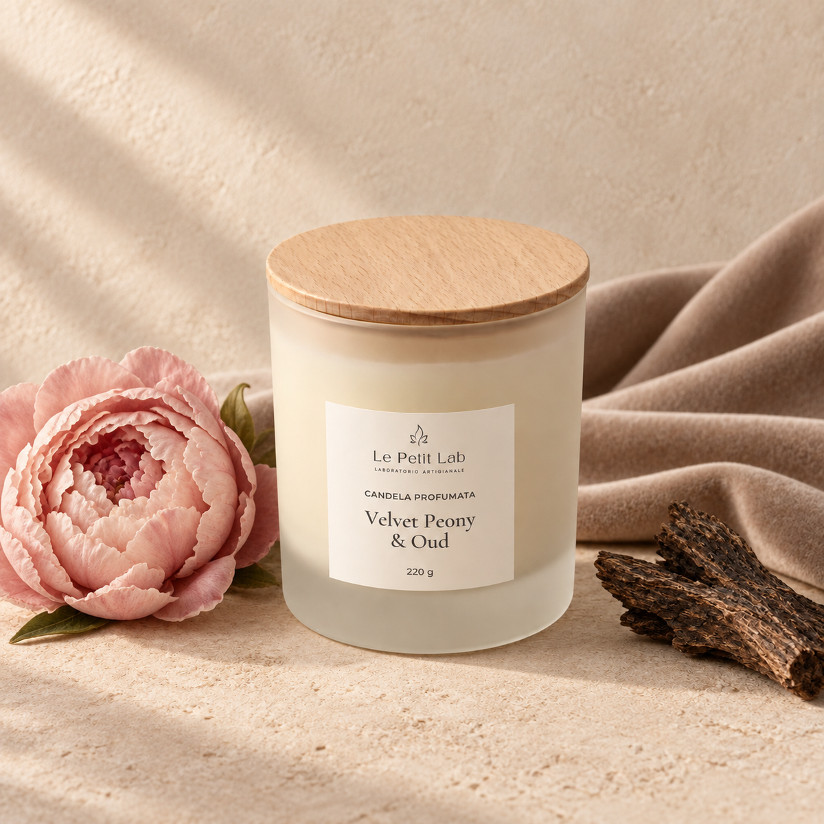 Candela profumata 220 g VELVET PEONY & OUD